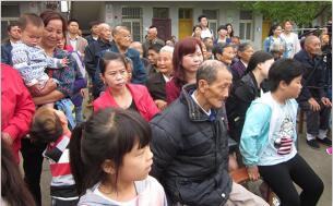 人人獻出一點愛 人間處處是春天 人人獻出一點愛 人間處處是春天