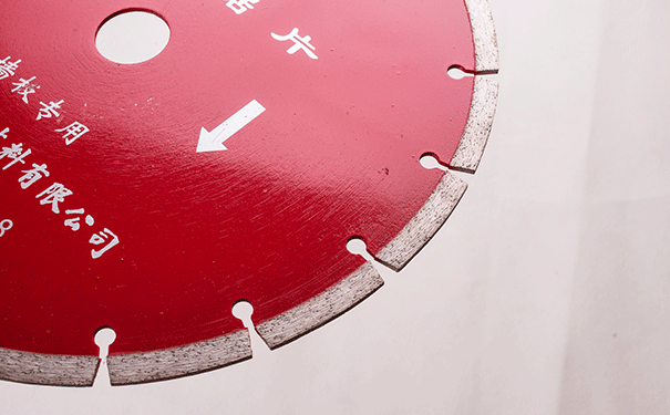 混凝土馬路鋸片在切割過(guò)程的常見問(wèn)題