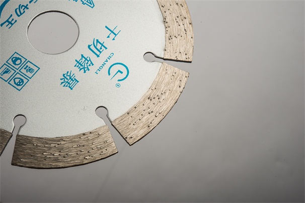 石材鋸片在不同的應(yīng)用階段應(yīng)該使用哪些石材機械呢？